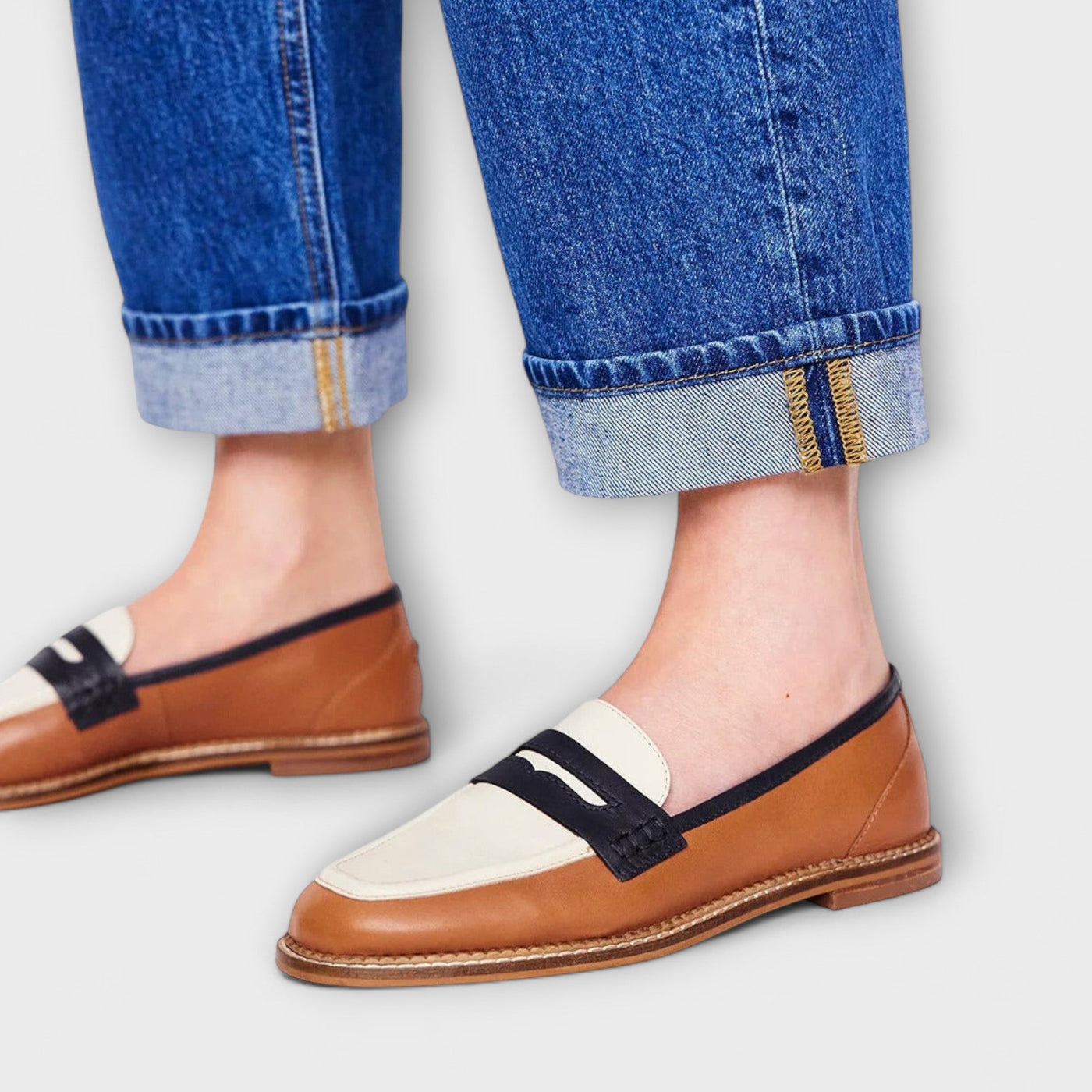 Oceane – Bruine Loafer met ronde neus en kleurblokdesign